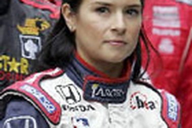 Cô gái lướt cùng thần gió