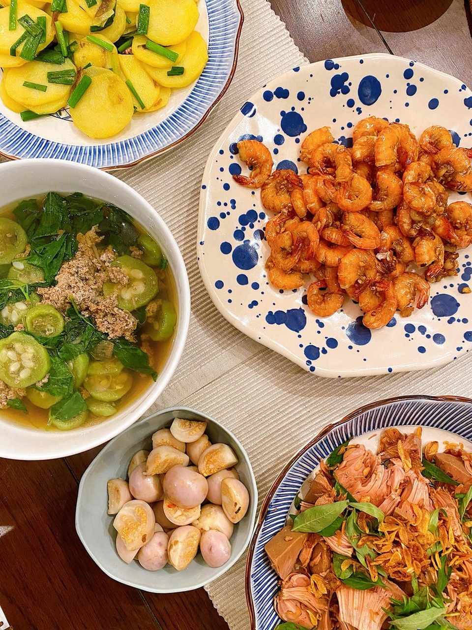Ở nhà tránh dịch Covid-19, sao Việt khoe ảnh nấu ăn ngon - 4 Ở nhà tránh dịch Covid-19, sao Việt khoe ảnh nấu ăn ngon - 4