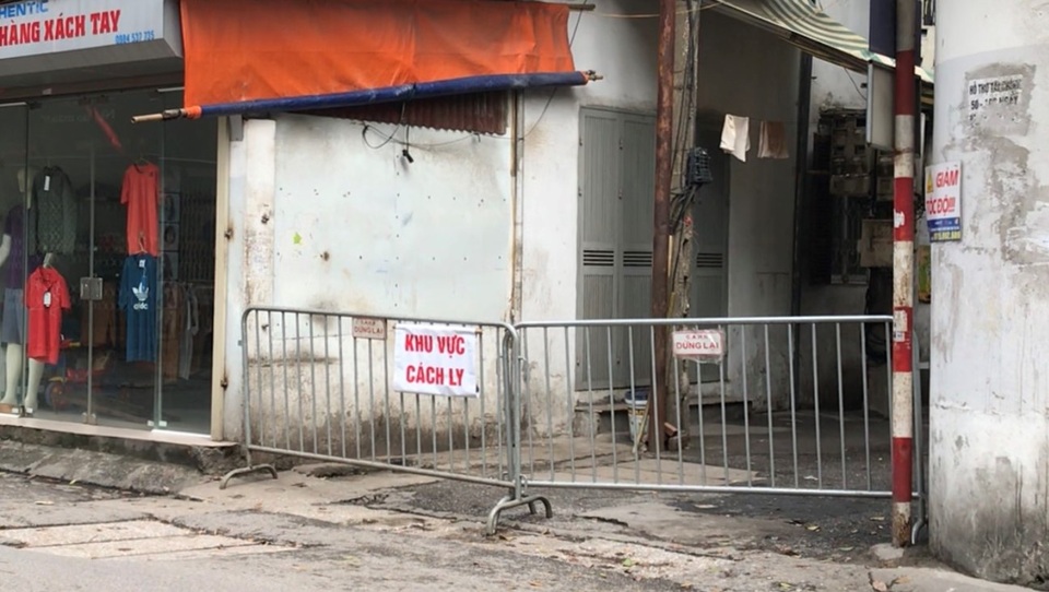 Người dân Hồng Mai dùng “chiêu độc” phòng Covid-19 sau lệnh cách ly - 1 Người dân Hồng Mai dùng “chiêu độc” phòng Covid-19 sau lệnh cách ly - 1