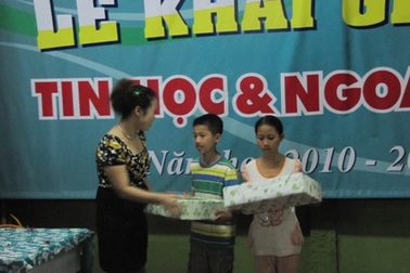 Nghệ An: 4 suất học bổng tin học đến với học sinh nghèo