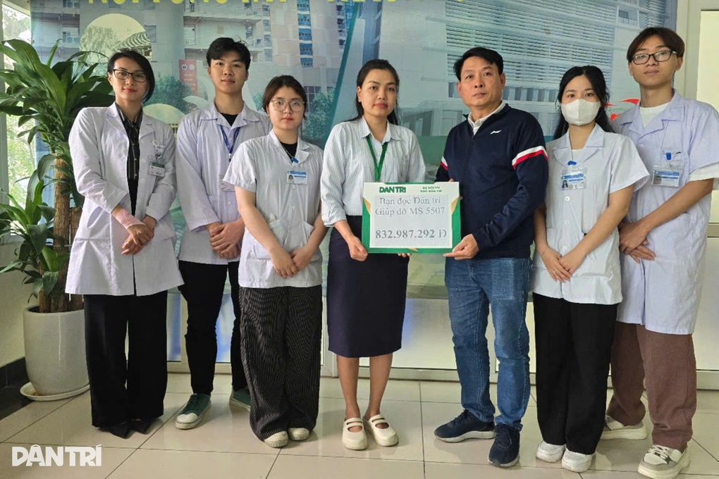 Trao hơn 832 triệu đồng đến gia đình có con trai bị sốc nhiễm khuẩn - 1 Trao hơn 832 triệu đồng đến gia đình có con trai bị sốc nhiễm khuẩn - 1