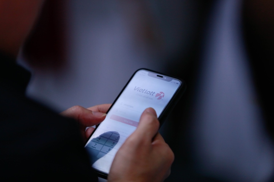 Thấy gì từ kênh phân phối xổ số qua điện thoại của Vietlott? - 2