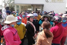 1.000 công nhân ngừng việc đòi tăng lương, giảm giờ làm