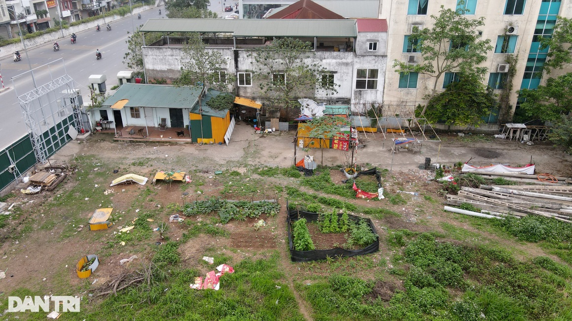 Lô đất vàng còn sót cạnh hồ Tây bất ngờ xuất hiện bảng tên Tân Hoàng Minh - 10 Lô đất vàng còn sót cạnh hồ Tây bất ngờ xuất hiện bảng tên Tân Hoàng Minh - 10