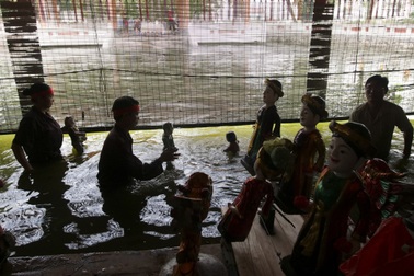 Nghệ sĩ "sau mành" của phường rối nước 300 tuổi ở Hà Nội