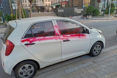 Vụ hàng loạt ô tô bị xịt sơn: Nghi can là 3 bảo vệ chung cư