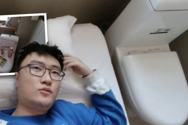 Ngủ khách sạn phải nằm cạnh bồn cầu, nhiều khách "tặc lưỡi" chấp nhận vì rẻ