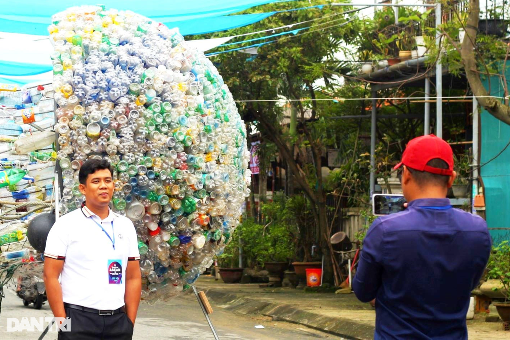 Ấn tượng cá mó, sứa biển khổng lồ từ chai nhựa ở Hội An - 3 Ấn tượng cá mó, sứa biển khổng lồ từ chai nhựa ở Hội An - 3