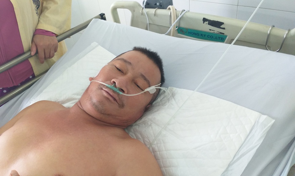 Xót xa cảnh người phụ nữ quay quắt từng đồng để cứu chồng - 1 Xót xa cảnh người phụ nữ quay quắt từng đồng để cứu chồng - 1