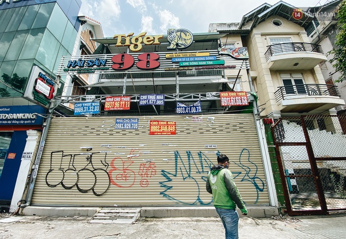 Hơn nửa năm đóng cửa vì dịch Covid-19, giá thuê mặt bằng trên đường Phan Xích Long vẫn chưa hạ nhiệt - Ảnh 10. Hơn nửa năm đóng cửa vì dịch Covid-19, giá thuê mặt bằng trên đường Phan Xích Long vẫn chưa hạ nhiệt - Ảnh 10.