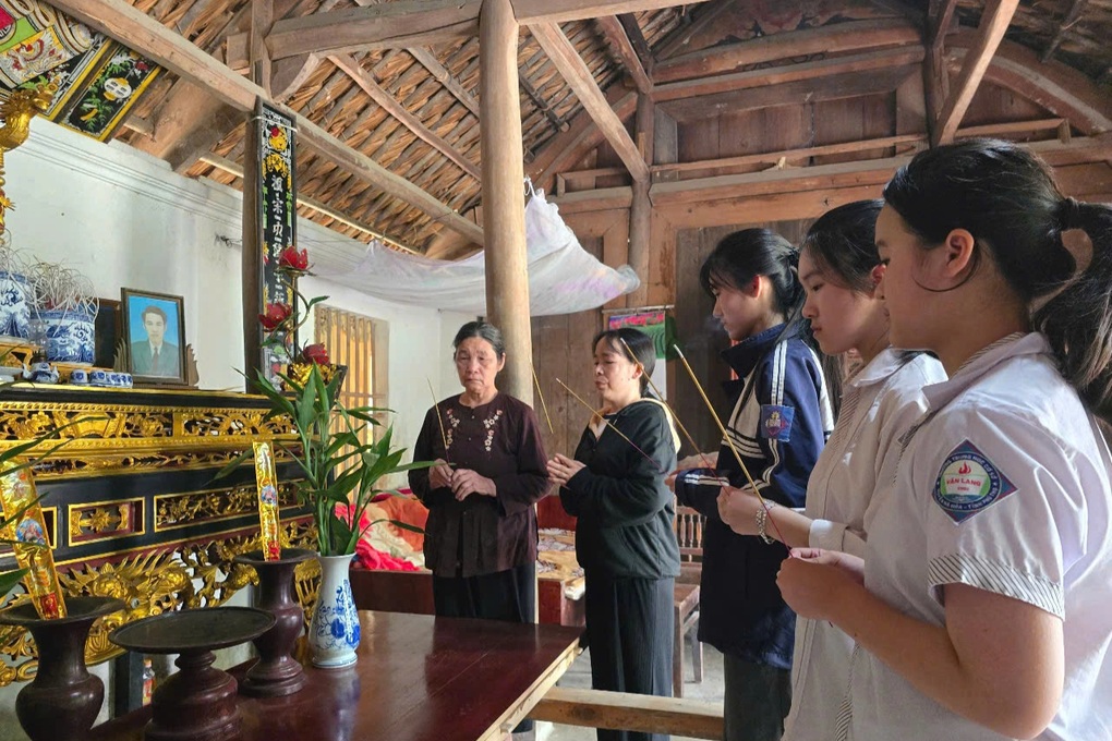 Mẹ góa mắc bệnh máu ác tính: Bố các cháu không còn, xin rủ lòng thương! - 4 Mẹ góa mắc bệnh máu ác tính: Bố các cháu không còn, xin rủ lòng thương! - 4