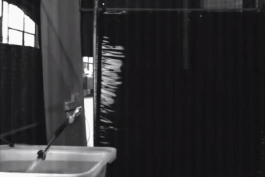 Máy bay không người lái lặn như chim ó biển và nhảy vọt như cá chuồn