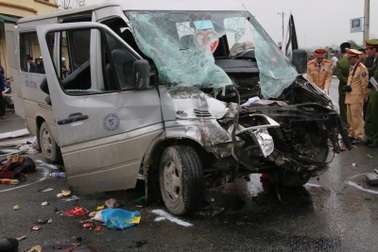 Hiện trường vụ xe đón dâu gặp nạn khiến 3 người chết