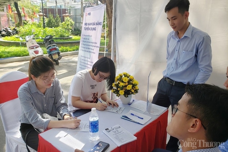 Đà Nẵng: Thị trường việc làm sau dịch Covid-19 sôi động trở lại - 3 Đà Nẵng: Thị trường việc làm sau dịch Covid-19 sôi động trở lại - 3