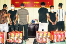 Bắt 2 thanh niên đang chở 5 tạ pháo hoa nhập lậu đi tiêu thụ