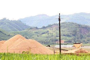 Nghệ An: Bãi tập kết cát sỏi không phép tràn lan, chính quyền bất lực?