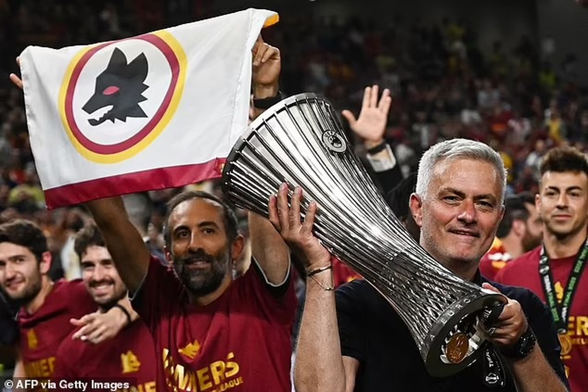 Người cũ của Man Utd được ca ngợi hết lời khi giúp HLV Mourinho lập kỳ tích - 3 Người cũ của Man Utd được ca ngợi hết lời khi giúp HLV Mourinho lập kỳ tích - 3