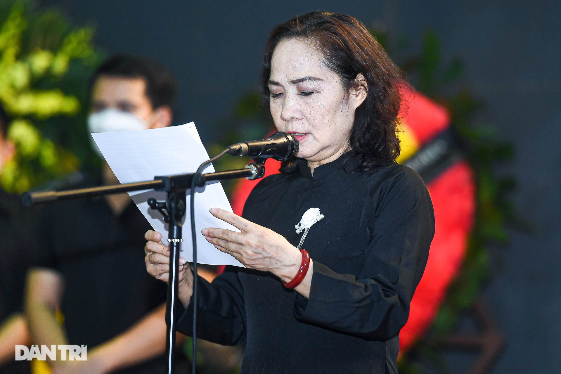 Đạo diễn Trần Lực bật khóc tiễn biệt bố - NSND Trần Bảng - 18 Đạo diễn Trần Lực bật khóc tiễn biệt bố - NSND Trần Bảng - 18