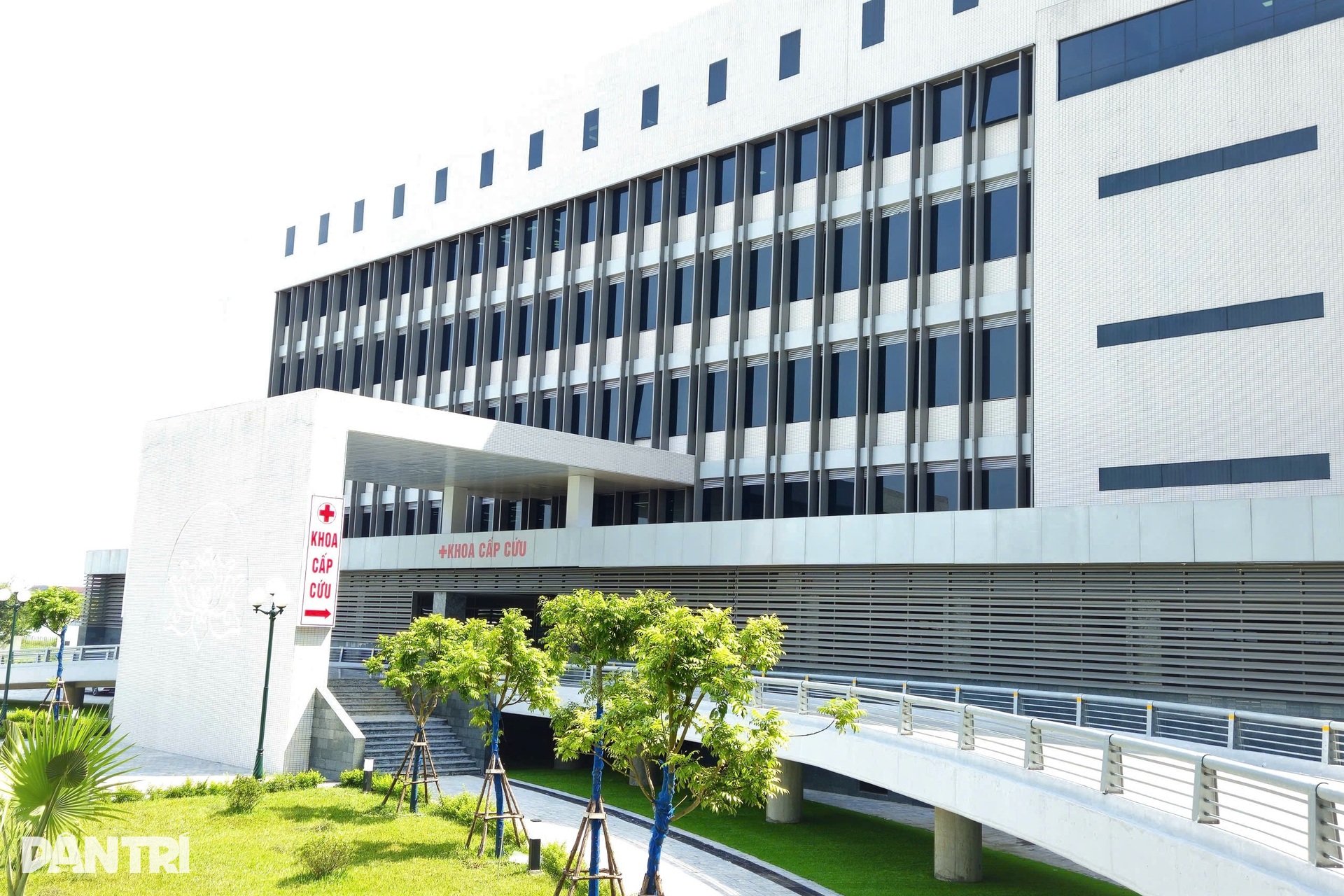 Bệnh viện 1.700 tỷ đồng xây 18 năm, đẹp như khách sạn, có sân đỗ trực thăng - 10