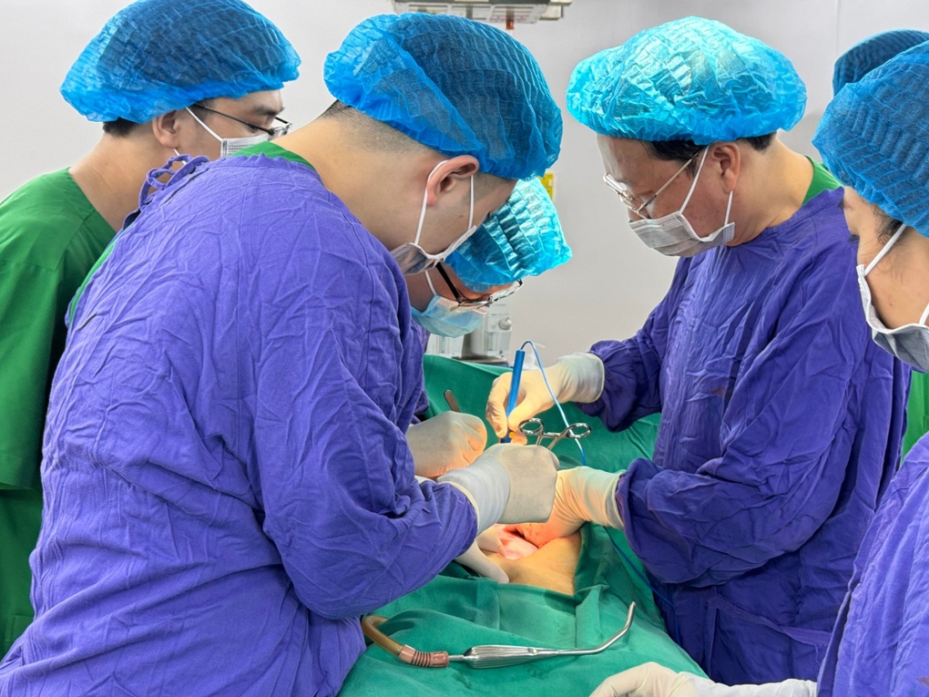 Người phụ nữ Hà Nội nguy kịch vì nuôi khối u suốt cả năm - 1 Người phụ nữ Hà Nội nguy kịch vì nuôi khối u suốt cả năm - 1