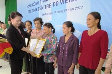 Chủ tịch Quốc hội thăm và chúc Tết tại tỉnh Bến Tre