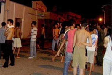 Dân hoảng loạn vì xì gaz nhà máy nước đá