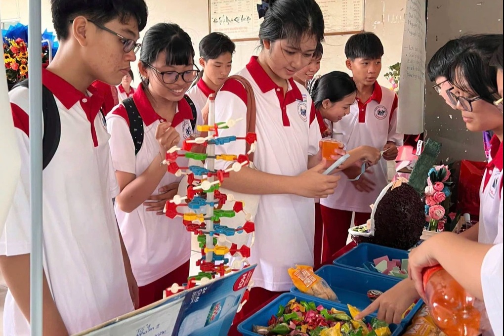 Một trường học ở TPHCM sẽ dừng chương trình liên kết có thu phí - 1