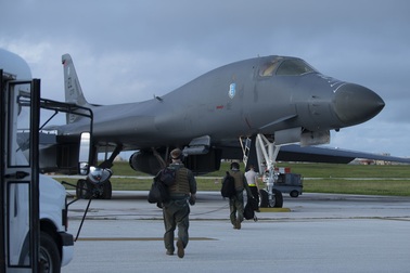 Máy bay ném bom B-1B Mỹ làm nhiệm vụ tại Biển Đông