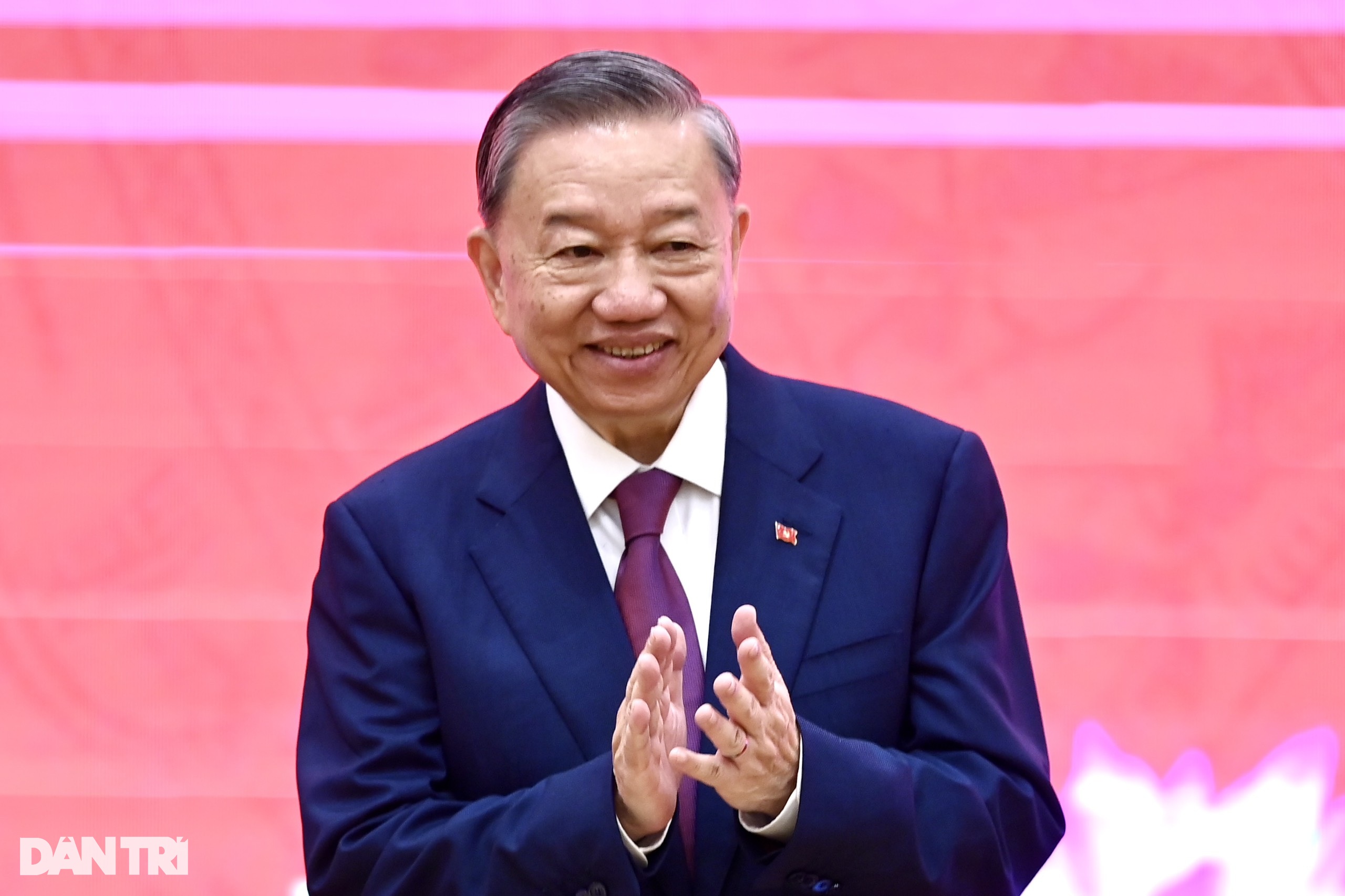 Tổng Bí thư Tô Lâm chia sẻ cảm nghĩ sau khi được bầu với số phiếu tuyệt đối - 2 Tổng Bí thư Tô Lâm chia sẻ cảm nghĩ sau khi được bầu với số phiếu tuyệt đối - 2