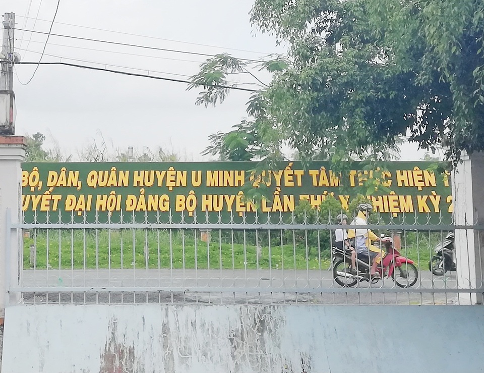 Tiếp tục kỷ luật cán bộ bắt dân đi “5 lần 7 lượt” để làm giấy khai sinh - 1 Tiếp tục kỷ luật cán bộ bắt dân đi “5 lần 7 lượt” để làm giấy khai sinh - 1