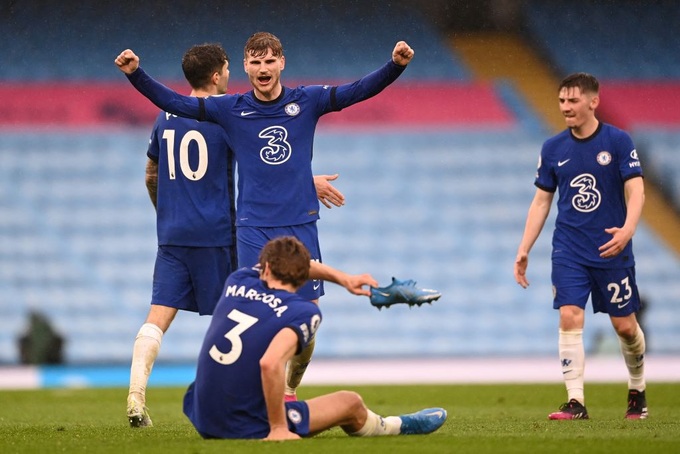 Man City tuột khỏi tay chiếc Cúp vô địch sớm khi để thất bại trước Chelsea - Ảnh 2.