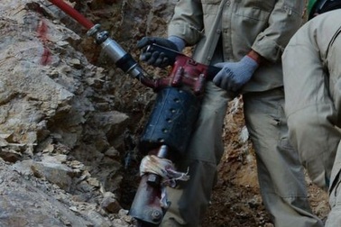 Đào hầm sâu 60m vào lòng sông tìm vàng, 40 người Afghanistan thiệt mạng