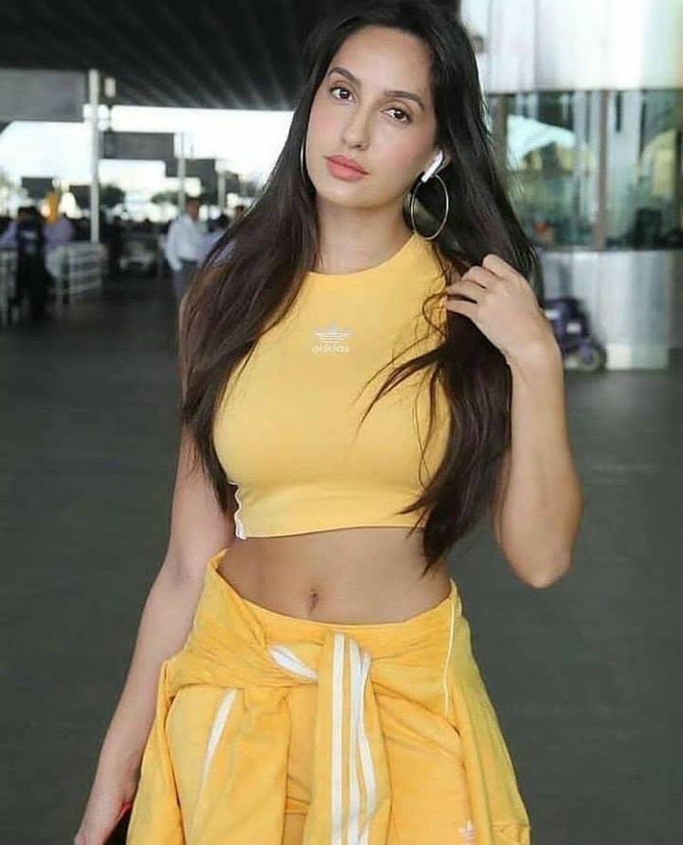 Mặc hở bạo tại sân bay, kiều nữ Nora Fatehi bị thợ săn ảnh Ấn Độ đeo bám - 9 Mặc hở bạo tại sân bay, kiều nữ Nora Fatehi bị thợ săn ảnh Ấn Độ đeo bám - 9