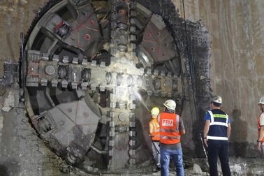 Máy đào hầm “Táo bạo” metro Nhổn - ga Hà Nội đã khoan đến ga ngầm Cát Linh