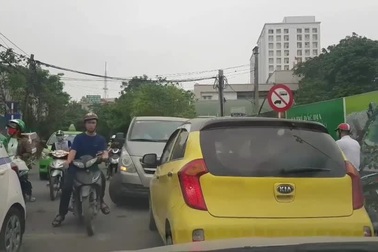 Làm thế nào để xử… lái xe lấn làn?