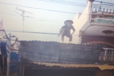 38 lần đập phá nhà người khác: 2 nữ bị can tiếp tục phá hoại tài sản, thách thức pháp luật   