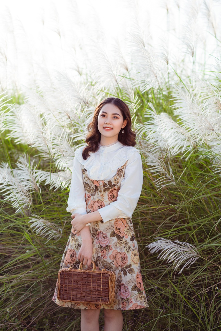 Bãi cỏ lau trắng tuyệt đẹp hút giới trẻ Hà thành tới sống ảo - 12 Bãi cỏ lau trắng tuyệt đẹp hút giới trẻ Hà thành tới sống ảo - 12