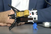 Tàu vũ trụ Mỹ bị lật khi đáp xuống Mặt Trăng