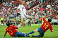 Lịch sử đối đầu Pháp - Tây Ban Nha: Dấu ấn huyền thoại Platini, Zidane