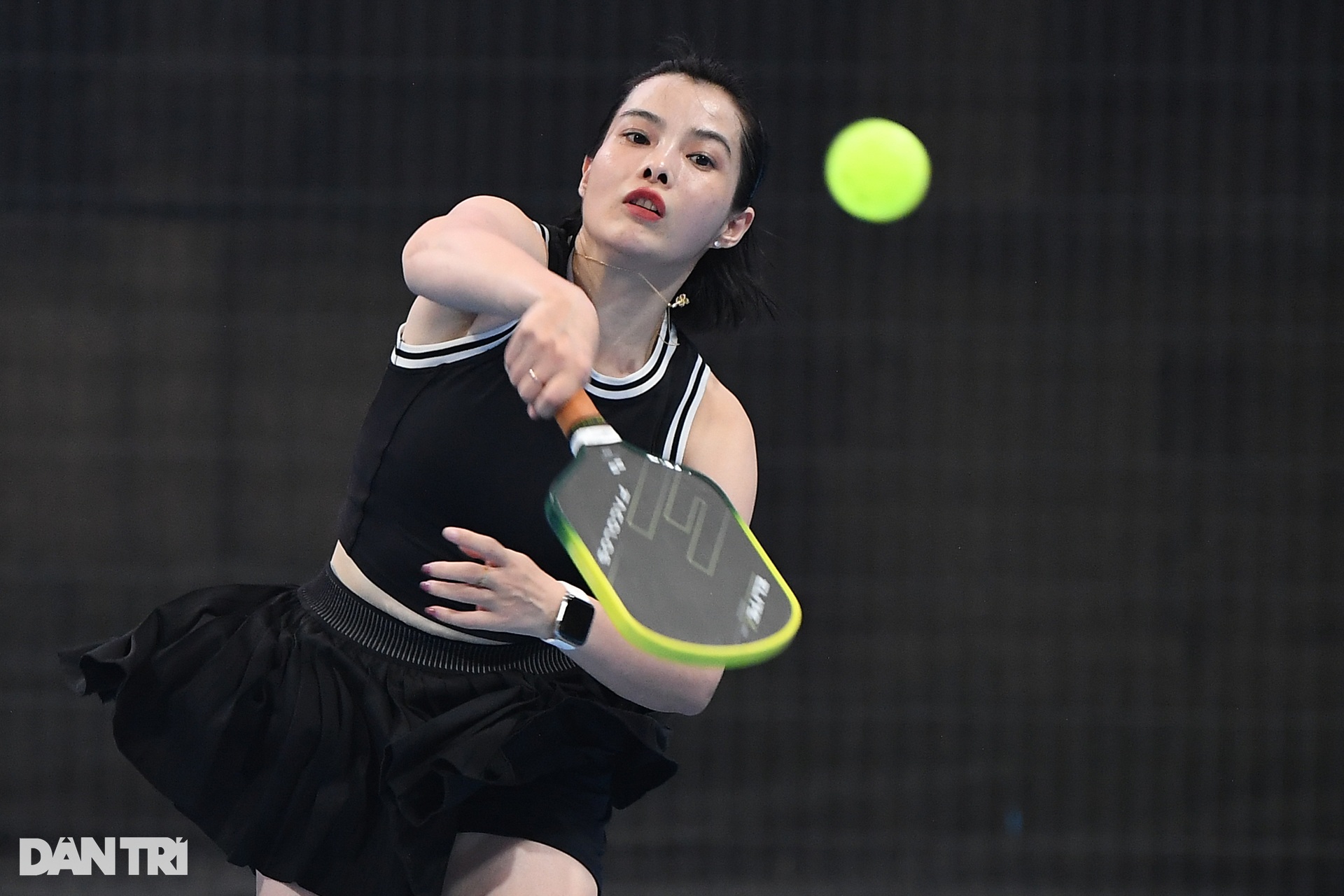 Cảm xúc ăn mừng thăng hoa, đôi công kịch tính trong giải pickleball Dân trí - 8