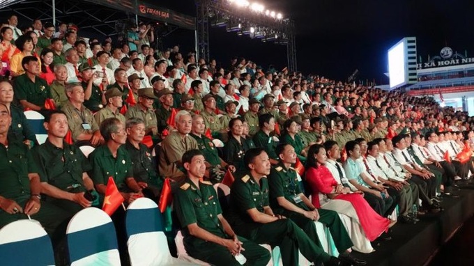 Các cựu chiến binh tại đầu cầu Bình Định - nơi từng là vùng trọng điểm trong các chiến lược chiến tranh, là mảnh đất oằn mình hứng chịu mưa bom bão đạn - Ảnh: VGP/MInh Trang