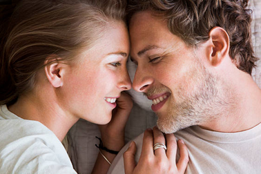 8 điều mà những cặp vợ chồng hạnh phúc nhất thường làm trước khi lên giường