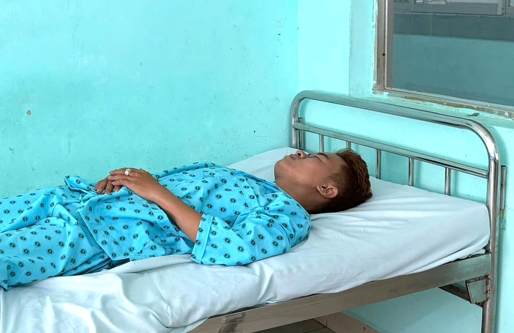 Hành khách đập kính thoát thân sau tai nạn ở cao tốc Vĩnh Hảo - Phan Thiết - 1