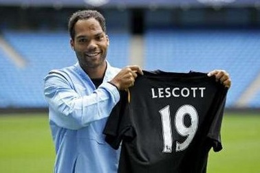 “Lescott còn xuất sắc hơn Terry và Ferdinand”