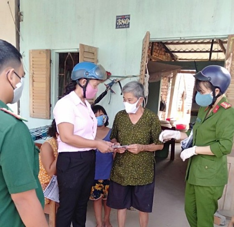 “Đội quân tóc dài” miền biển với công tác phòng ngừa dịch bệnh Covid-19 - 3 “Đội quân tóc dài” miền biển với công tác phòng ngừa dịch bệnh Covid-19 - 3