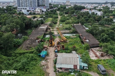Hiện trạng vành đai 2 TPHCM xuống cấp sau 5 năm tạm ngừng thi công