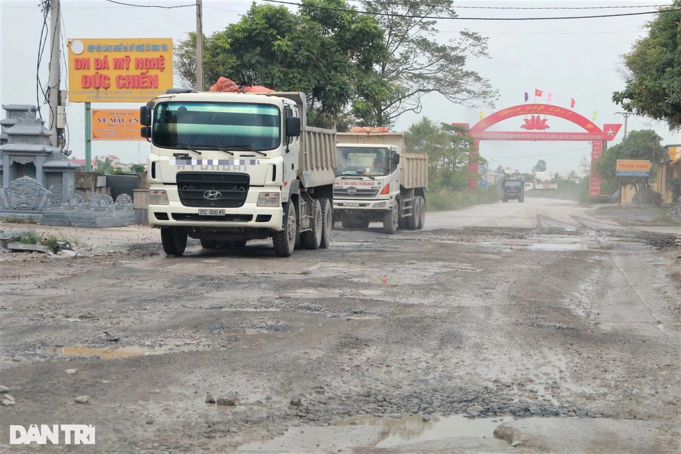 Tuyến đường 1,8 km nát như tương, huyện xin 60 tỷ đồng sửa chữa - 1 Tuyến đường 1,8 km nát như tương, huyện xin 60 tỷ đồng sửa chữa - 1