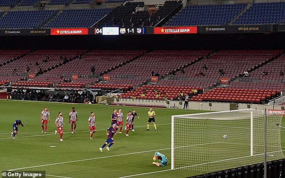 Messi ghi bàn, Barcelona hòa Atletico trong trận cầu có 3 quả penalty - 6 Messi ghi bàn, Barcelona hòa Atletico trong trận cầu có 3 quả penalty - 6