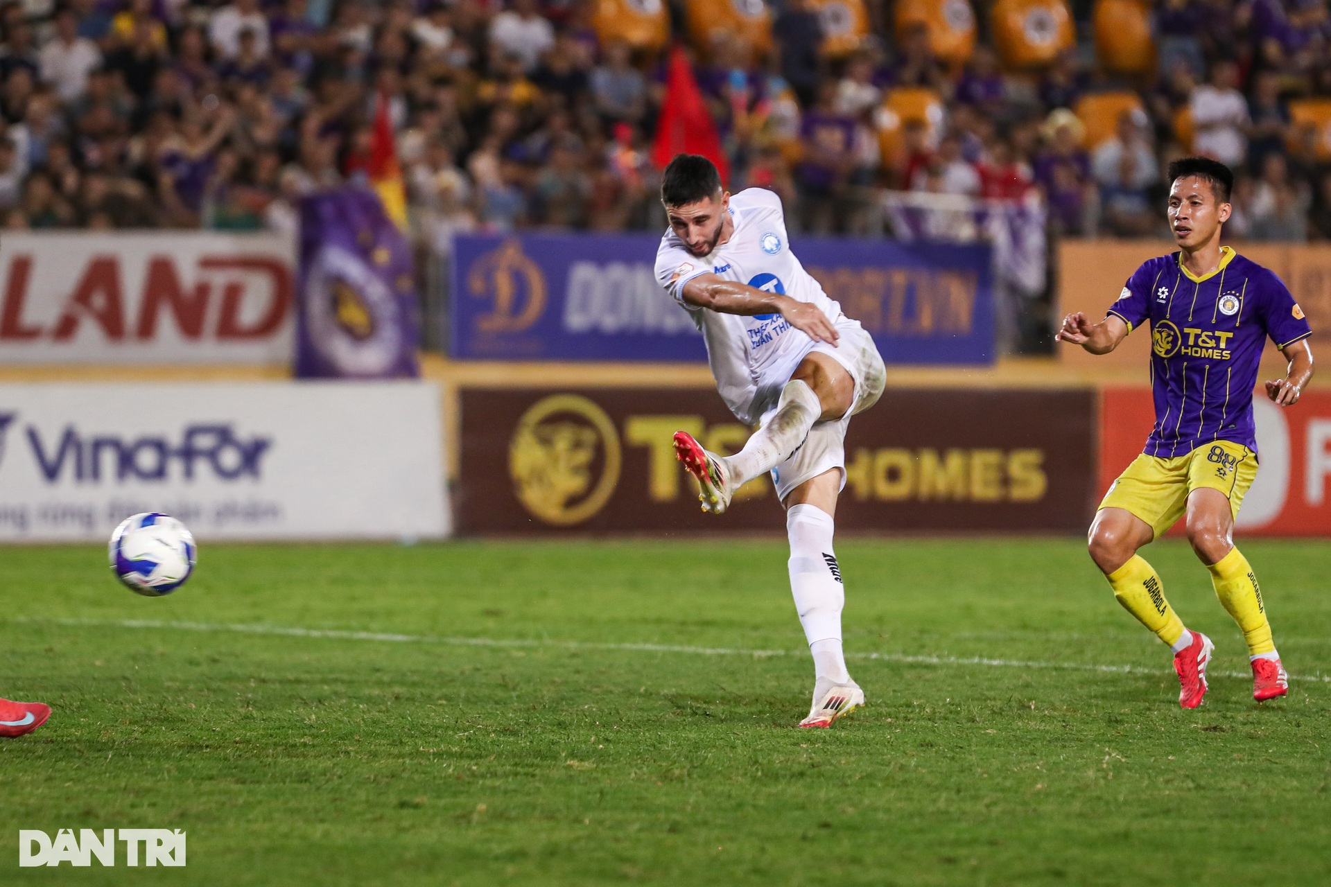 Ngoại binh tỏa sáng trong chiến thắng đậm của CLB Nam Định trước Hà Nội FC - 6 Ngoại binh tỏa sáng trong chiến thắng đậm của CLB Nam Định trước Hà Nội FC - 6
