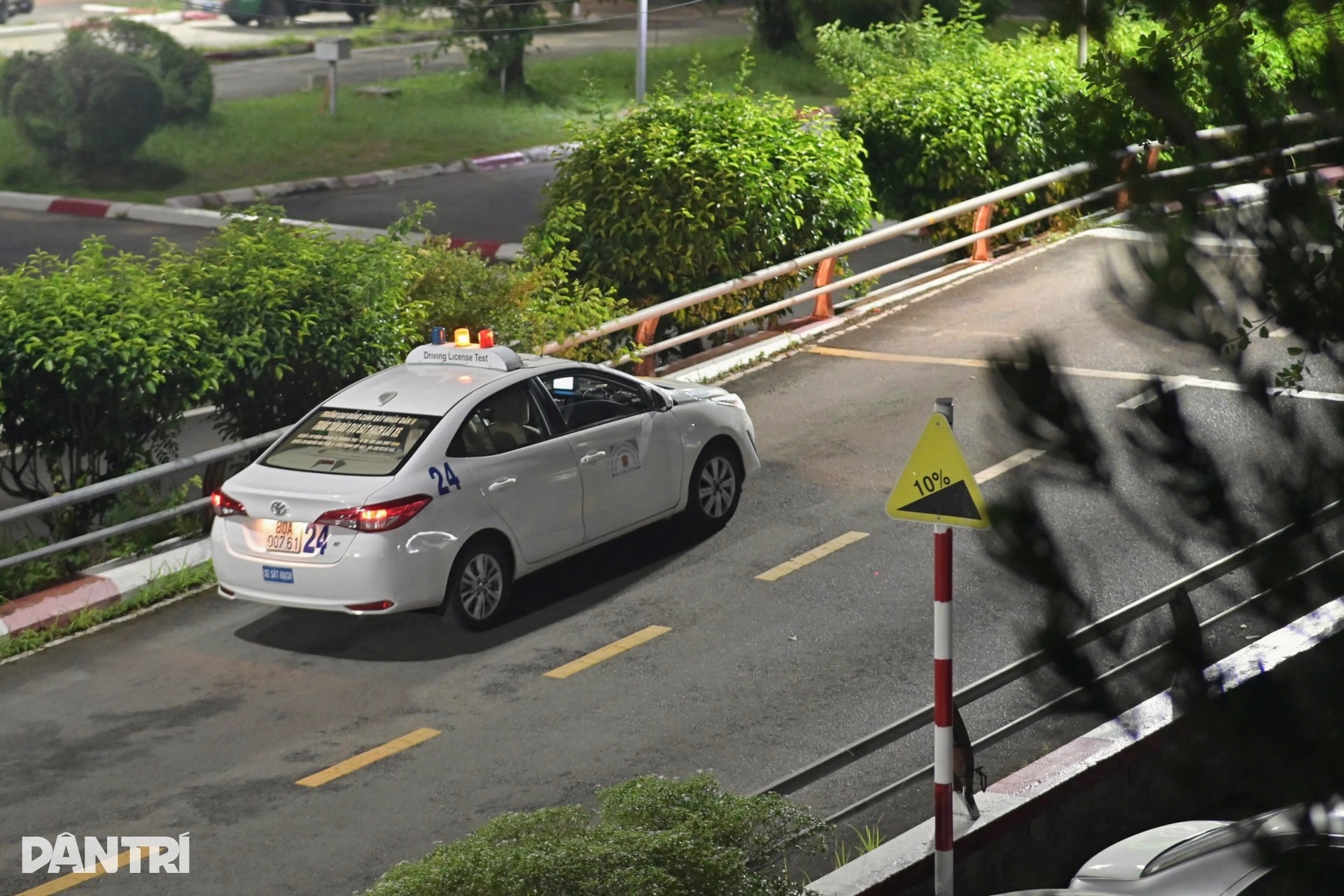 Sát hạch giấy phép lái xe nhộn nhịp đến nửa đêm ở TPHCM - 10 Sát hạch giấy phép lái xe nhộn nhịp đến nửa đêm ở TPHCM - 10